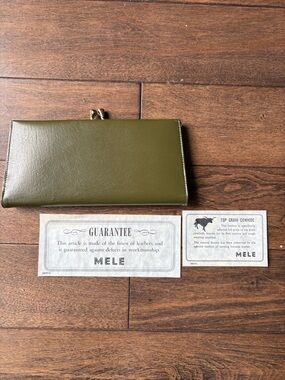 Like new MELE Olive Green 1960s cowhide Leather Wallet